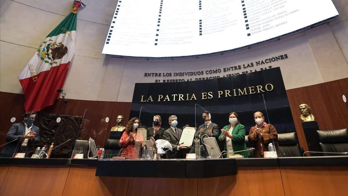 el presidente de la Mesa Directiva del Senado, Eduardo Ramírez, tomó protesta a Salcedo Aquino como nuevo titular de la Función Pública