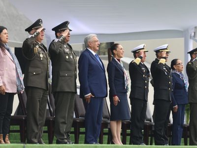 AMLO: Ningún alto mando de la Sedena forma parte de la oligarquía