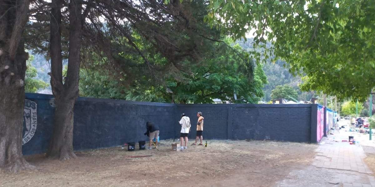 El mural de Maradona fue cubierto con pintura negra. Fuente: (Twitter)