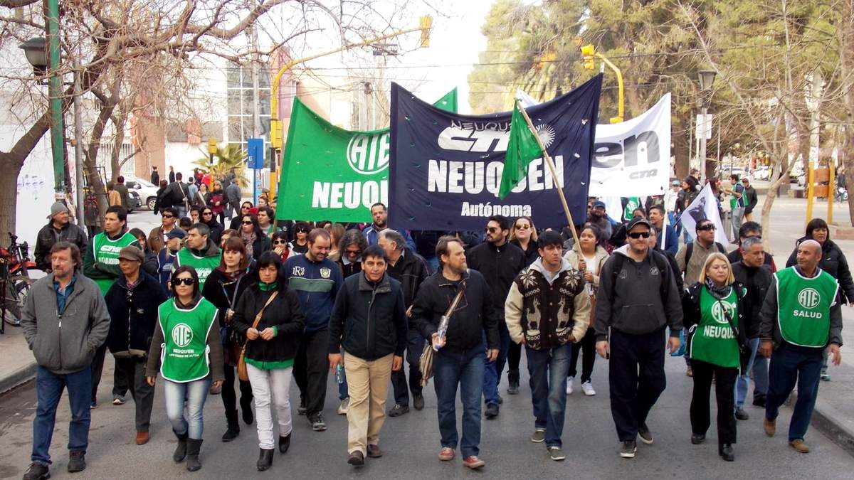 Representantes de la ATE en una marcha. Fuente: (Twitter)