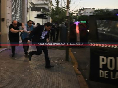 Marcelo Moretti volvió a la sede de San Lorenzo y debió huir en un patrullero