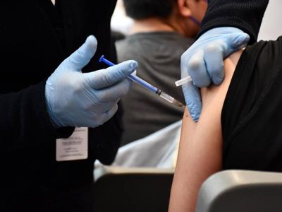 Jalisco exigirá certificado de vacunación para acudir a bares, antros y estadios
