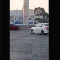 Lanzan “ponchallantas” y balean un auto en Guadalajara; se cumple una semana de muerte de El Mencho