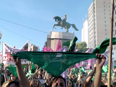 Pañuelazo en Neuquén: Postales de la marea verde a favor del aborto