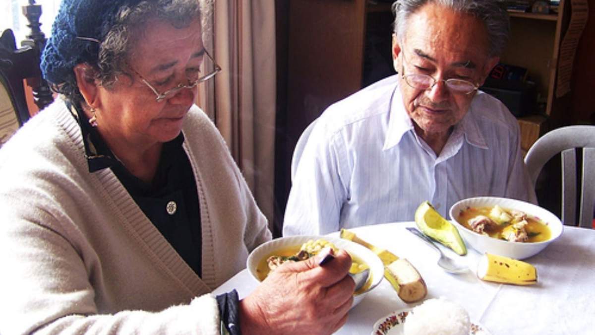 Dieta rica en proteínas para los adultos mayores. Fuente: (Twitter)