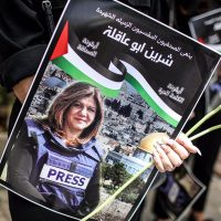AP exige a Israel que entregue el arma que mató a la periodista Shirín abu Aklé