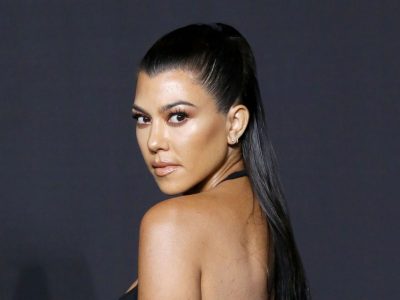 Traspasa el espejo: Kourtney Kardashian y un look azabache que nos dejó sin aliento