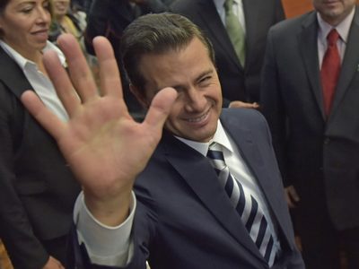 Peña Nieto fue captado en una tienda de ropa en Madrid (Fotos)