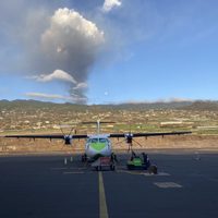 Cerraron el aeropuerto de La Palma: la erupción aumentó su virulencia