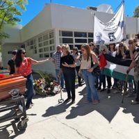 Multitudinaria y sentida despedida a Wálter Pérez, periodista y presidente de la APDH de Neuquén