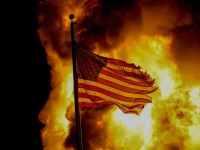 Arde Wisconsin: fuego y represión en otra noche de furia