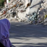 Italia: búsqueda entre escombros