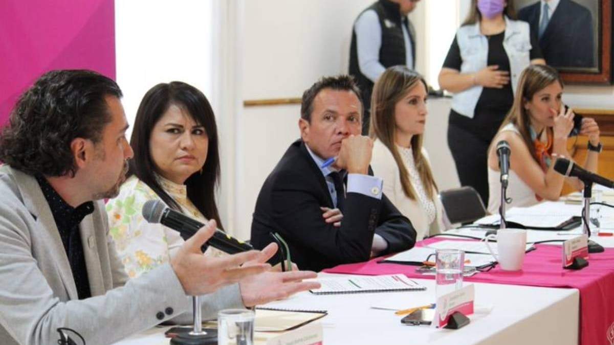 Al centro, el alcalde de Guadalajara Pablo Lemus Navarro