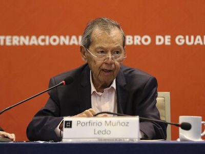 Muñoz Ledo compara a AMLO con Santa Anna, Calígula, Julio César, Hitler, el Ku Kux Klan...