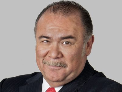 Jesús Ochoa es ovacionado por enfrentar la crisis con una particular iniciativa