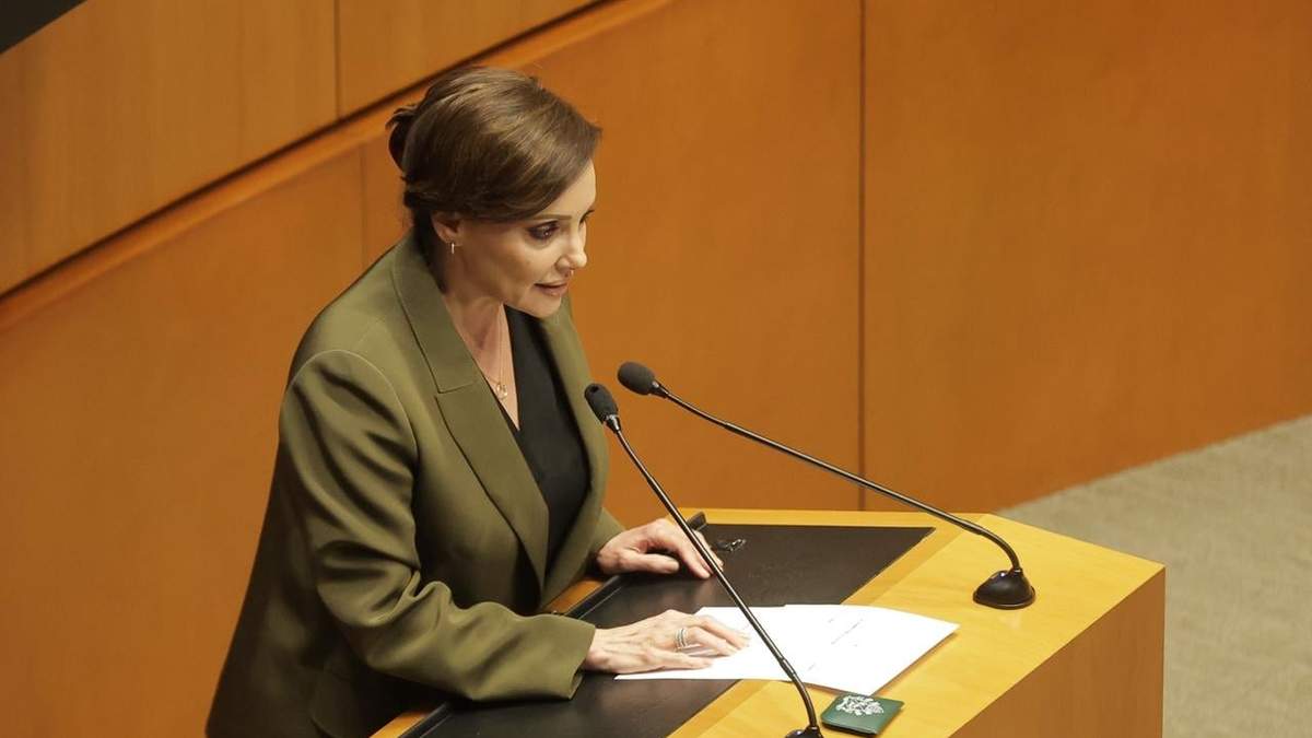 La senadora panista, Lilly Téllez cuestiona a Ernestina Godoy, durante comparecencia por la titularidad de la FGR en la Cámara alta, el miércoles 3 de diciembre de 2025