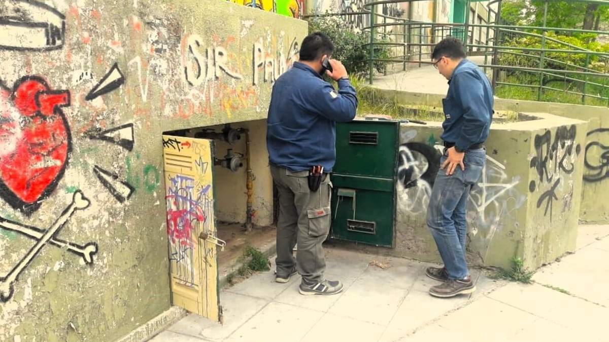 Controles de Camuzzi en el CPEM 12. Fuente: (Prensa Educación)