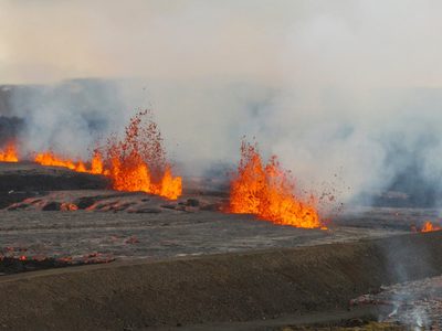 Volcán entra en erupción en Islandia tras la evacuación de pueblo y un balneario