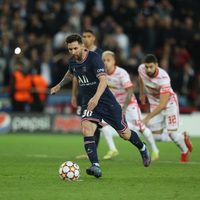 Con doblete de Messi, el París Saint Germain es líder del grupo A en la Champions League