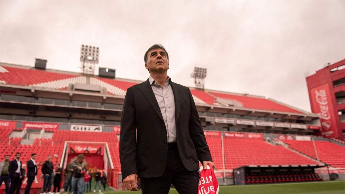 Gustavo Quinteros, nuevo DT del Rojo.