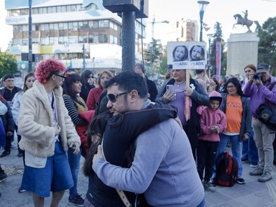 "Azul, te estamos buscando" fue el reclamo que se hizo escuchar en el centro de Neuquén