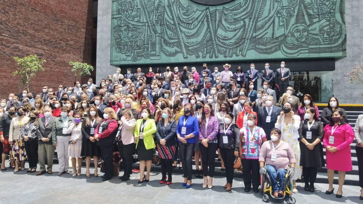 Diputados electos de Morena en su reunión plenaria en San Lázaro