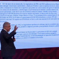 AMLO enlista reformas del "periodo neoliberal" que se hicieron para legalizar "injusticias y robos"