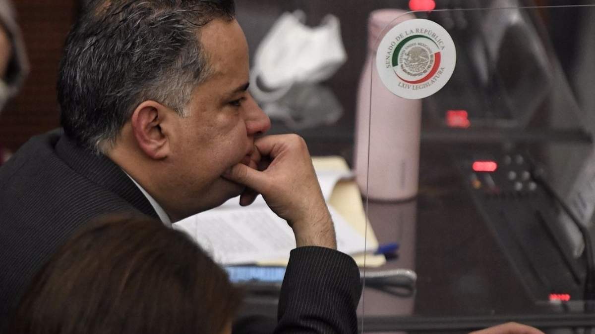 El extitular de la UIF, Santiago Nieto, en el Senado