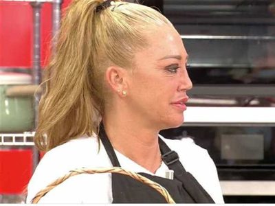 Jorge Javier Vázquez no deja en paz a Belén Esteban y la sorprende en "La última cena"