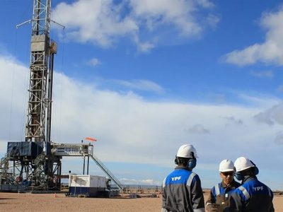 Vaca Muerta: YPF se acerca a un nuevo hito de producción de 400 mil barriles diarios