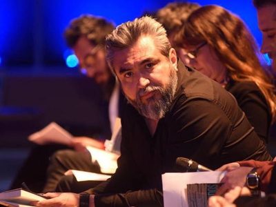 El escritor chileno Cristian Alarcón gana el Premio Alfaguara de Novela por "El tercer paraíso"