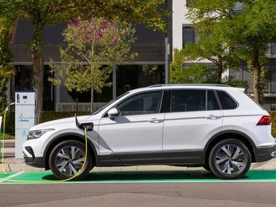 Europa quiere prohibir la venta de coches de combustión e híbridos en 2035