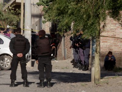 Un bombero de la policía mató a su pareja y luego se disparó