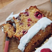 Torta de yogur y frambuesas sin harina: mirá esta versión fit que te encantará para comer un dulcito sin culpa