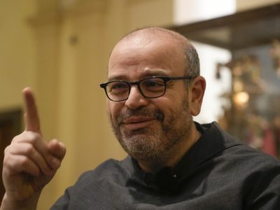 Fraile franciscano es el experto del Vaticano en ética de la inteligencia artificial