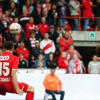 Propinan a Memo Ochoa su primera goleada con el Standard de Lieja (Video)