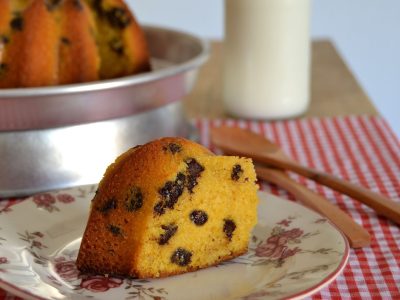 Torta de yogur y chocolate sin harina ni azúcar: re esponjosa y rica, ideal para tu próxima merienda