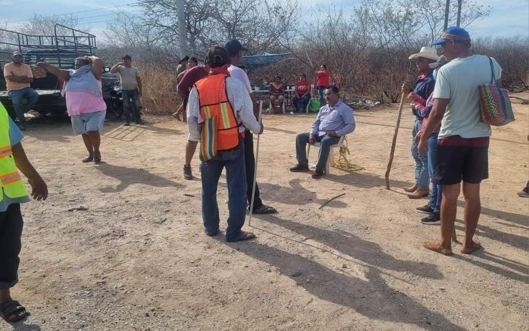 Enrique Martínez. Retenido y atado en una silla por inconformes