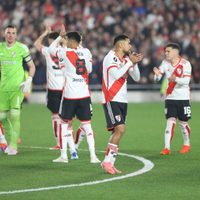 "Estoy en River": los hinchas pedían su salida y confirmó que se queda a pelearla
