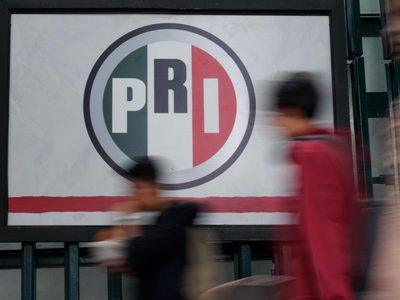 Exlíderes del PRI impugnan convocatoria que permitiría la reelección de Alito