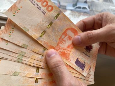 Mientras los aumentos se disparan, el Gobierno no ha fijado fecha para actualizar el salario mínimo