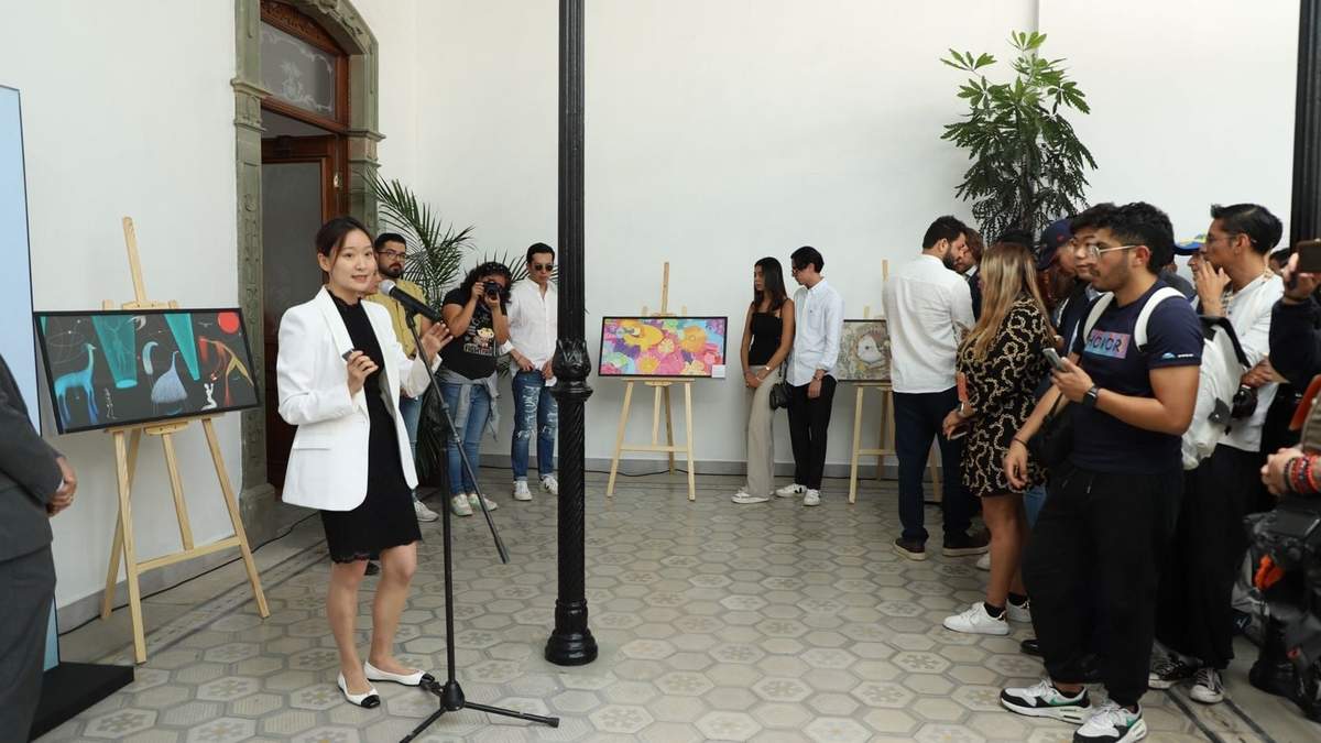Inauguran exposiciones de diseño y fotografías previo al inicio del FIC