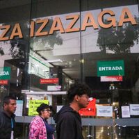 Reabren plaza de Izazaga 89 pese a amagos de extinción de dominio