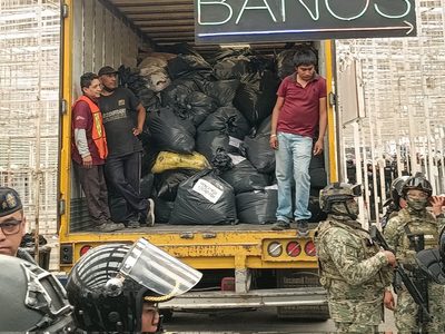 Realizan operativo antipiratería en Tepito; aseguran productos del Mundial con valor de 15 mdp