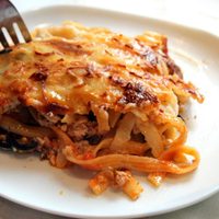 Si te sobraron un montón de fideos, no los tires: prepará esta deliciosa lasaña en menos de 20 minutos