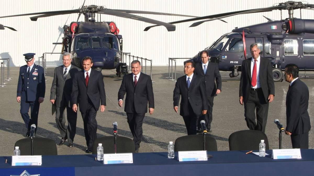 Entrega de helicópteros al gobierno mexicano como parte de la Iniciativa Mérida