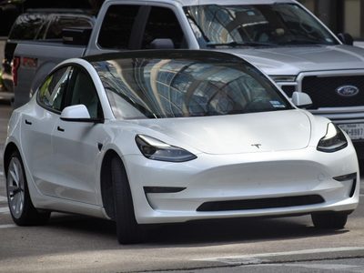 Adulto mayor muere tras ser atropellado por un Tesla en Nuevo León