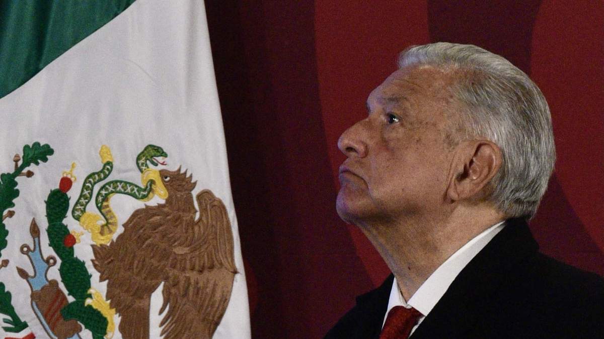 El presidente López Obrador constantemente culpa al pasado sobre la situación política actual