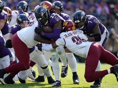Jackson supera a Daniels y Henry logra dos touchdowns en triunfo de Ravens 30-23 sobre Commanders