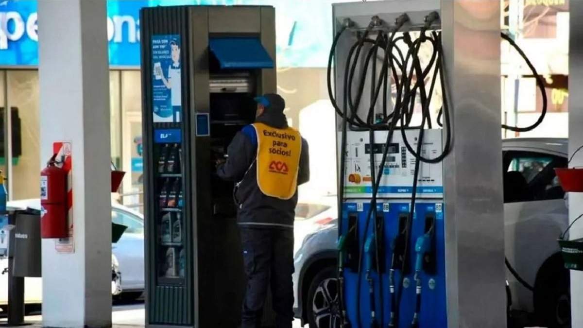 Las petroleras YPF y Puma aumentaron el precio de sus combustibles desde las 00 horas del 1 de abril. Fuente: (Mejor Informado)
